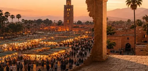 Jemaa el-Fna square and the Koutoubia minaret at dusk